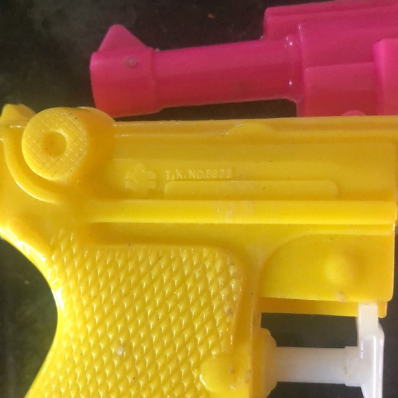 Vintage small plastic squirt guns (12) - Picture 3 of 6